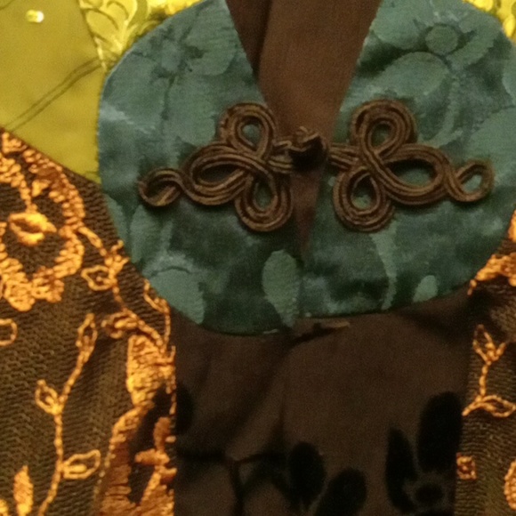 Petie blouse bySencer Alexis. - Picture 4 of 8